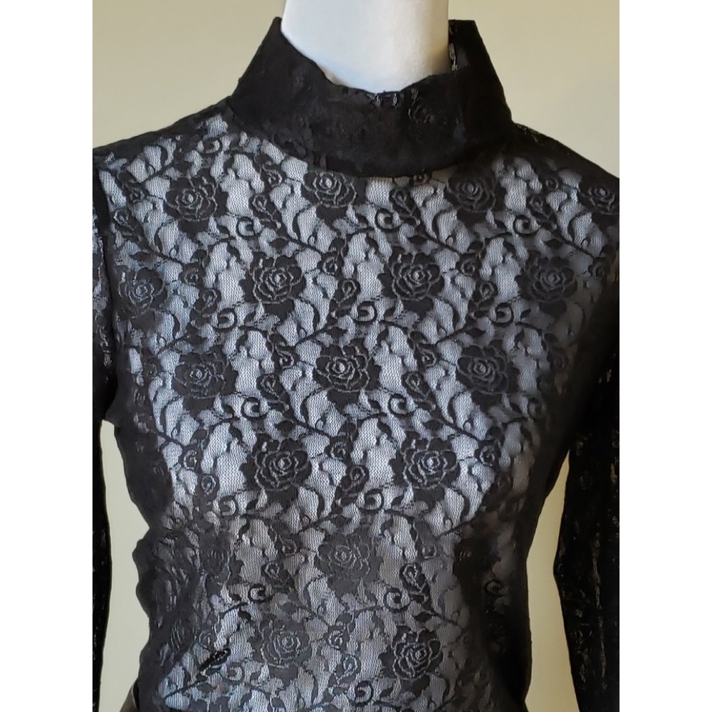 Pre owned URBAN OUTFITTERS black lace high neck top in excellent condition - Picture 2 of 10